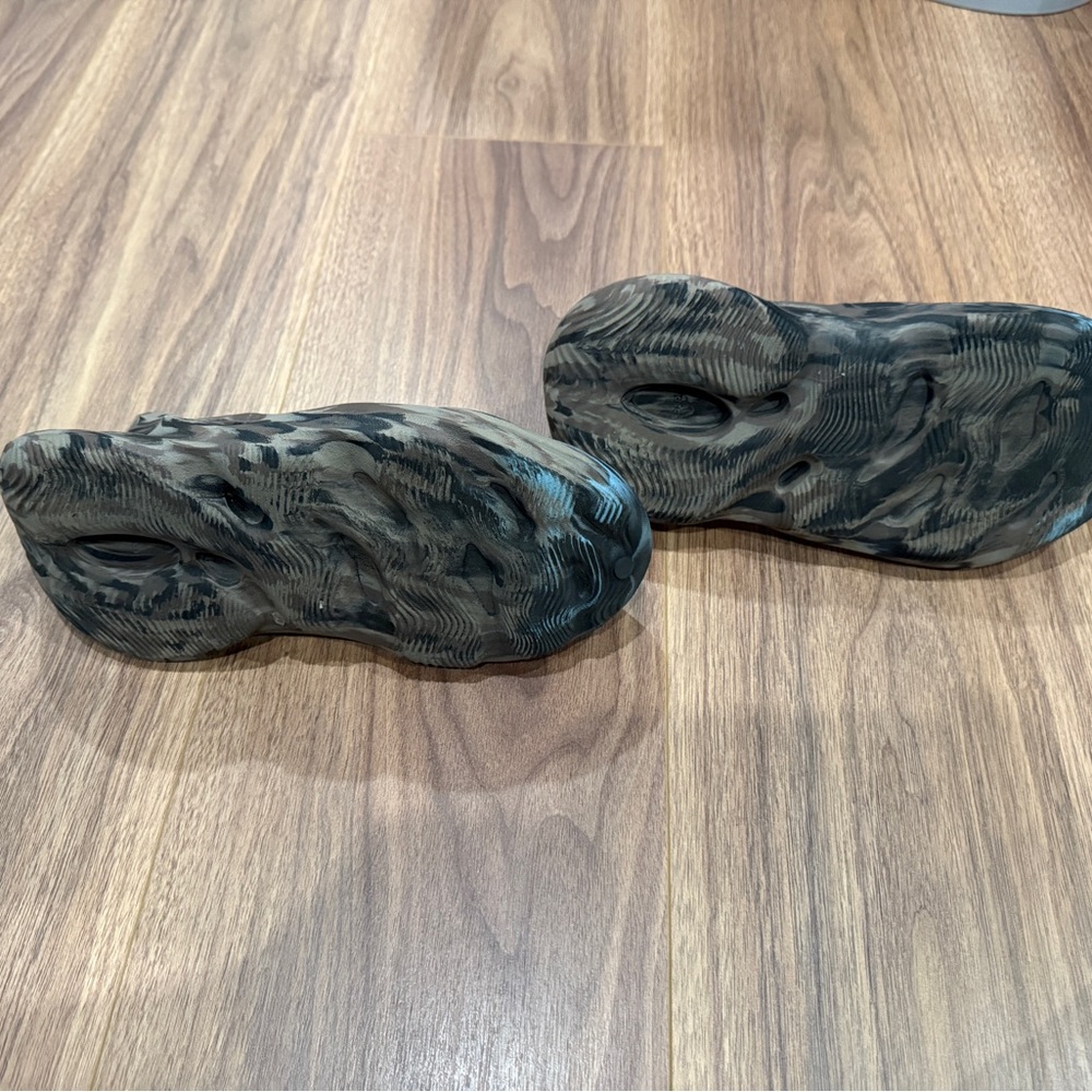 Yeezy Foam RNR MX Cinder - Picture 4 of 4